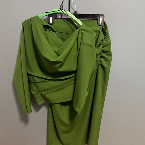Zara Asymmetrical Green Long Sleeve Blouse - Picture 4 of 4